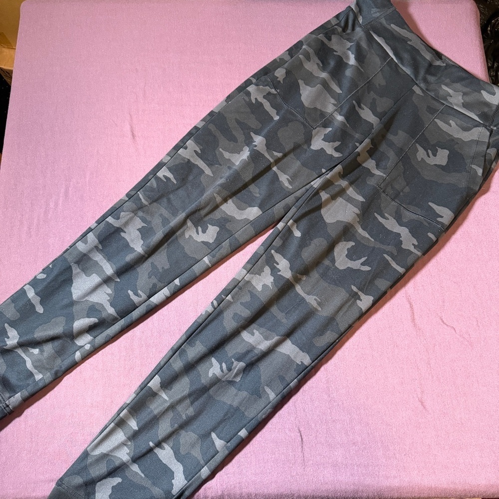 Athleta Girl Printed Powervita Jogger in Black Camo - Size L/12